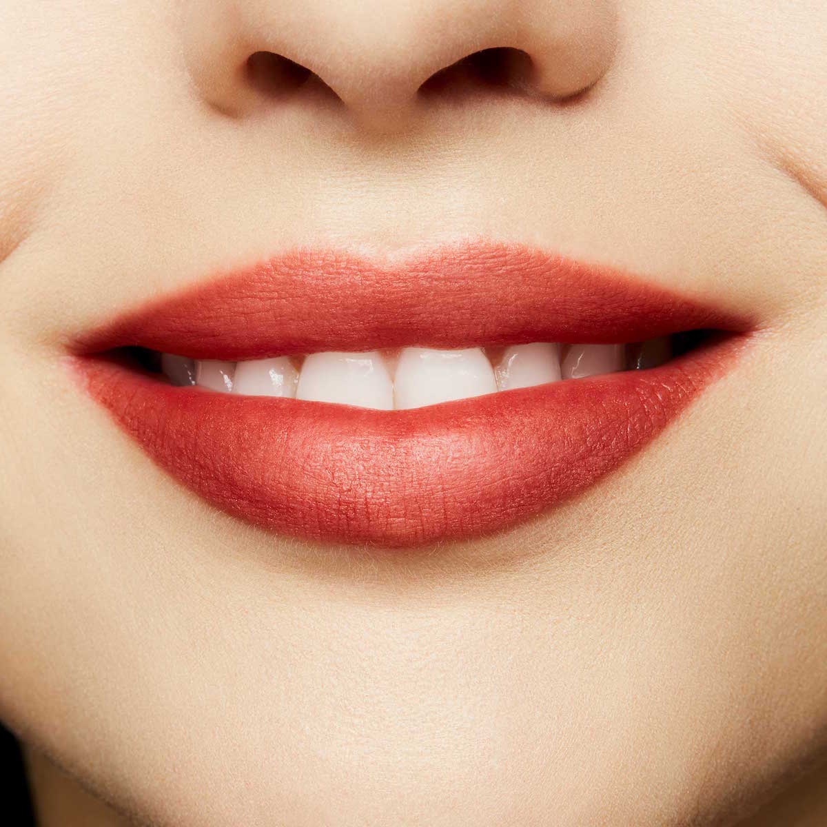 POWDER KISS LIPSTICK (LABIAL)